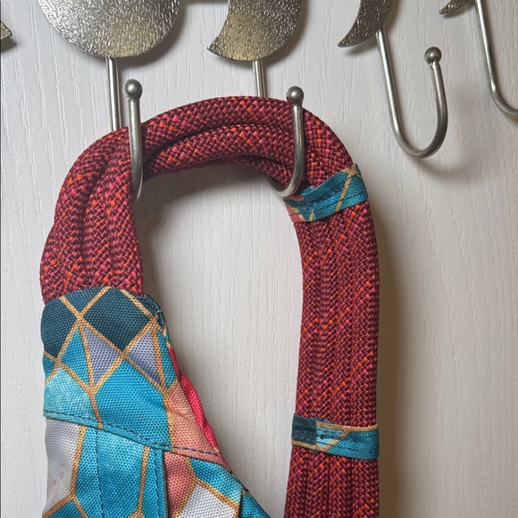 Kavu Multicolor Geometric Sling Bag - Picture 7 of 10